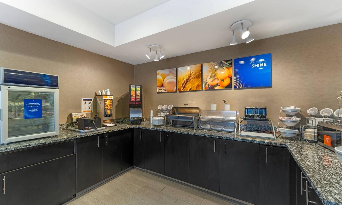 Coraopolis Hotel | Comfort Suites Pittsburgh Airport