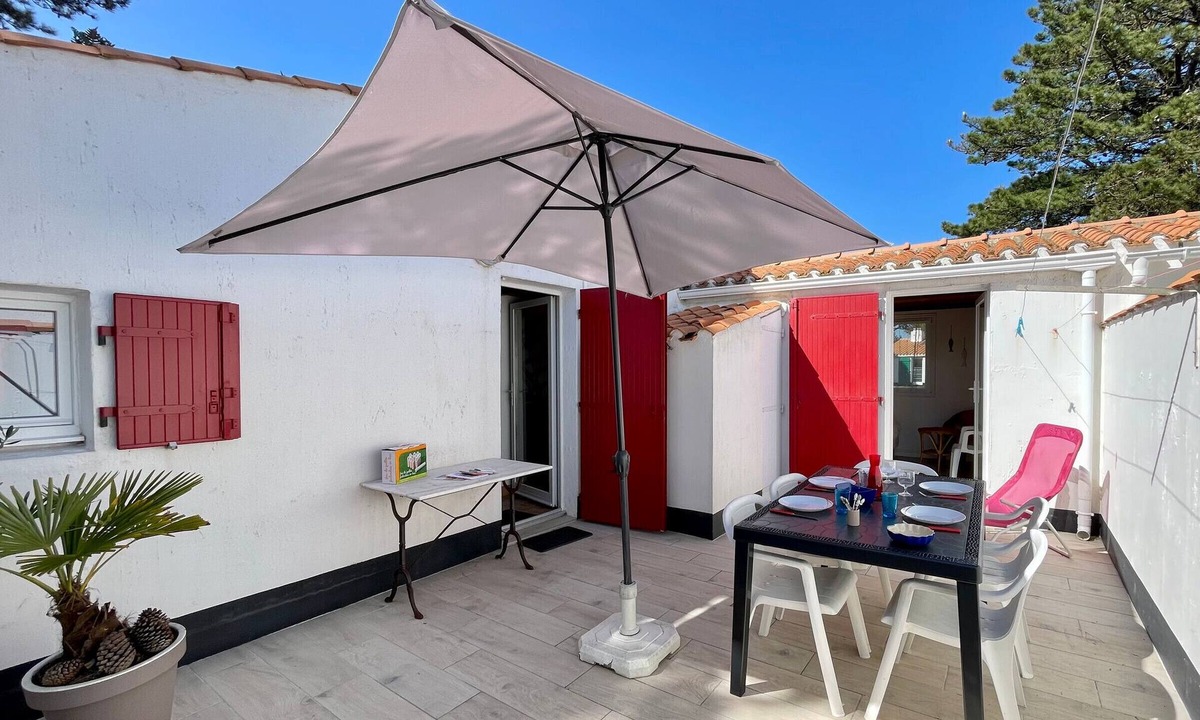 Bretignolles-sur-Mer House | Comfortable 2BR house near sea, heated pool, tennis