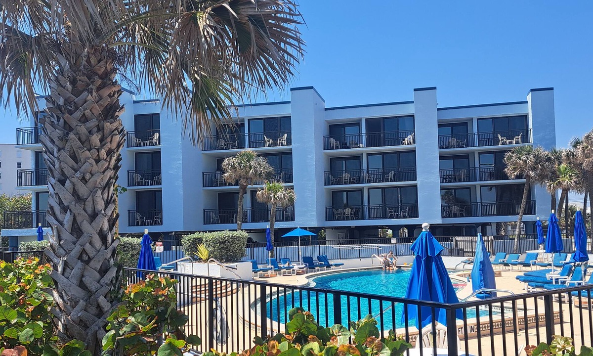Indian Harbour Beach House | Comfortable 2 bedroom right on the beach