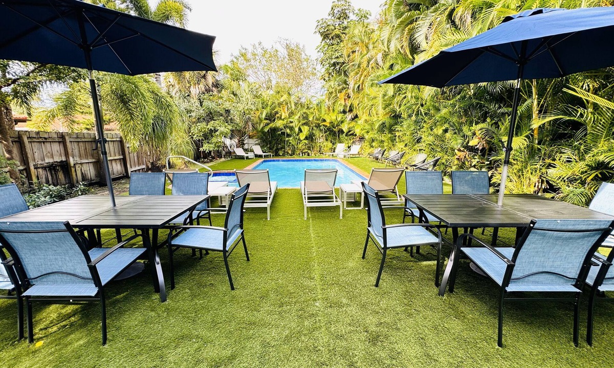 Lake Ridge Apartment | Comfortable 1 Bedroom Apt w/2 Queens, Sofa Bed & Pool Access