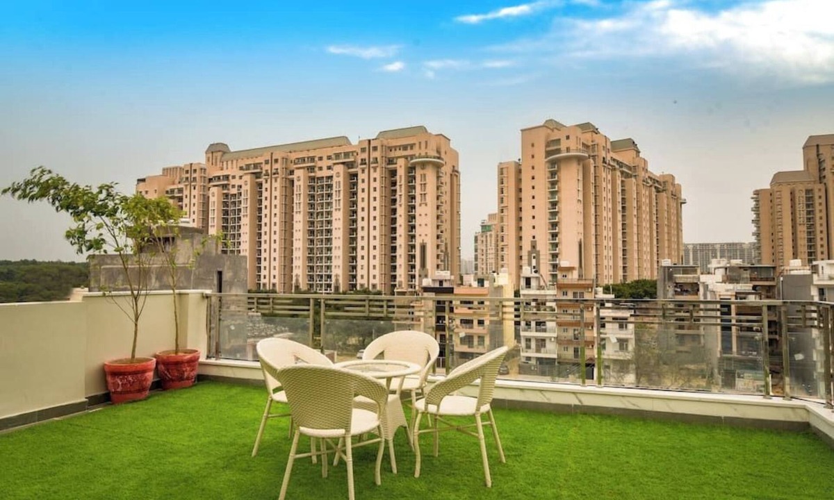 Gurugram Apartment | Comfortable 1 Bhk Serviced Apartment w/Hill view