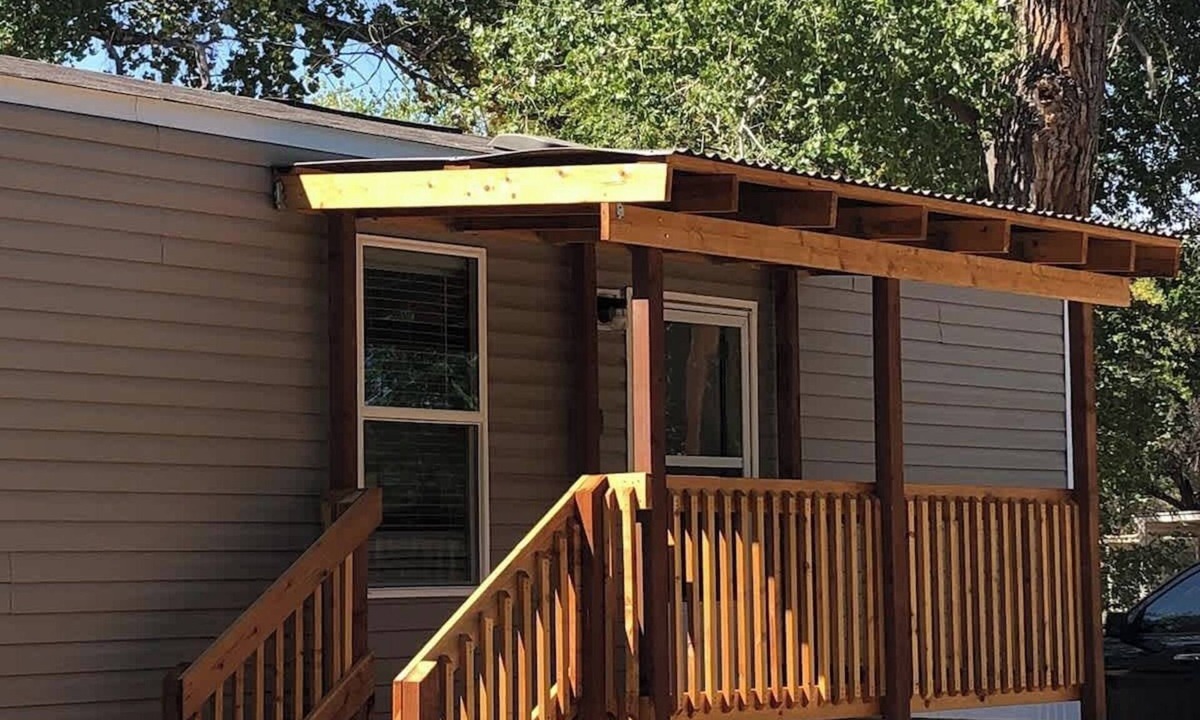 St. Johns House | Comfortable 2 bed 1 bath house with Starlink.