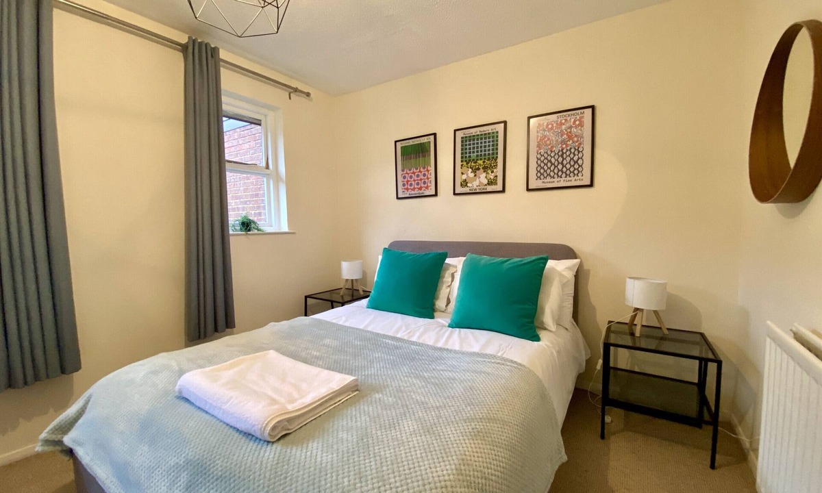 Bracknell Ski Chalet | Comfortable 2 Bedroom House in Bracknell
