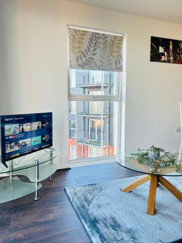 Moffat Apartment | Comfortable 2-Bedroom Flat close Etihad and Coop Live