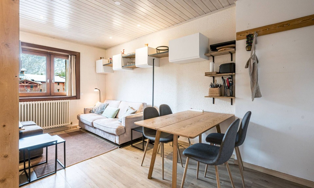 Le Cret Apartment | Comfortable 2-room, near center, 5 min to slopes