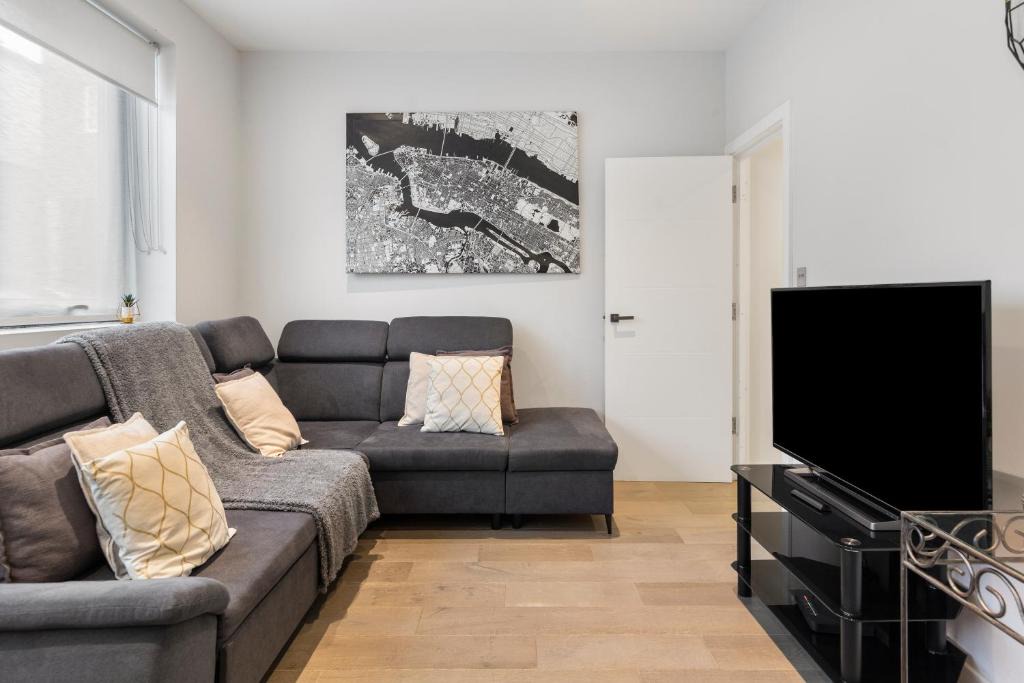 Finchley Church End Apartment | Comfortable 2Bed 2Bath Flat with Great Access