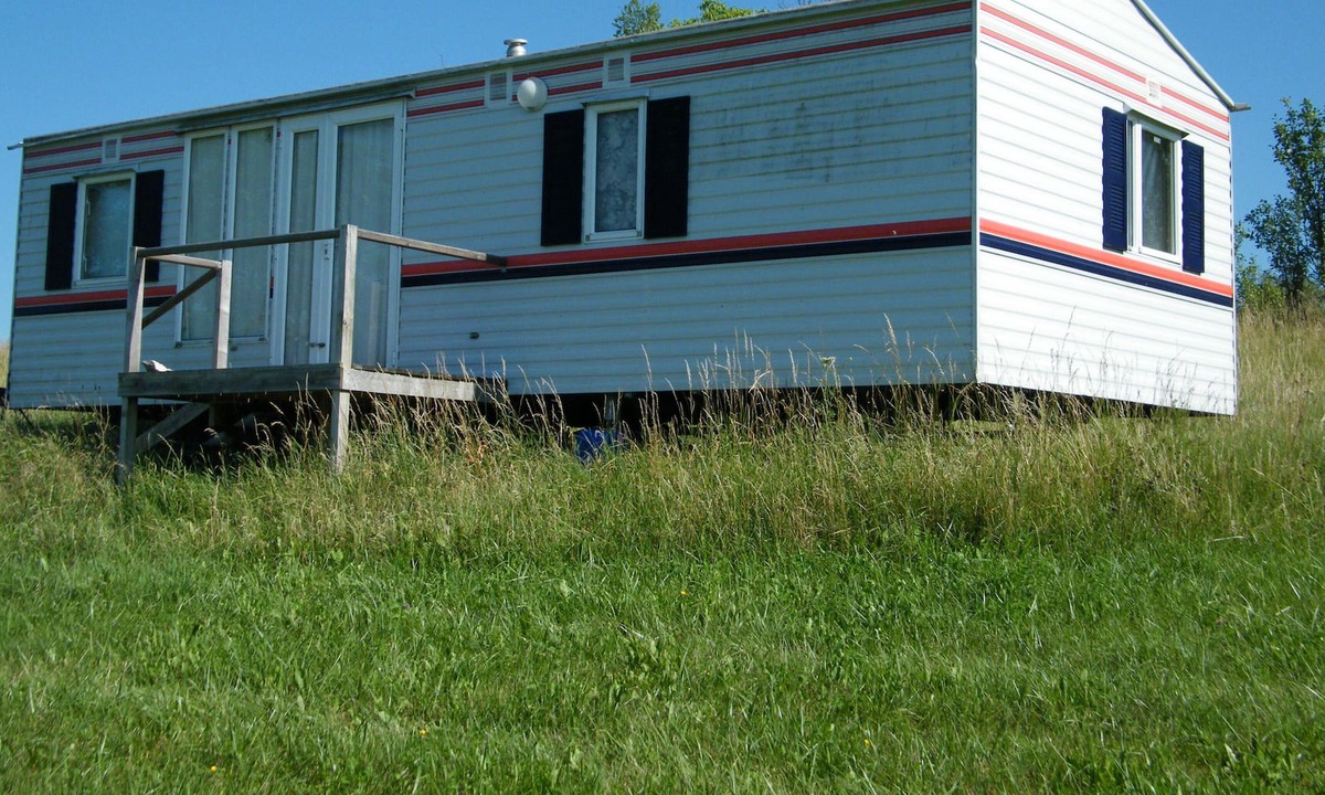 Labastide-Murat House | Comfortable 3 Bedroom Mobile Home in peaceful valley - bar, pool & golf course