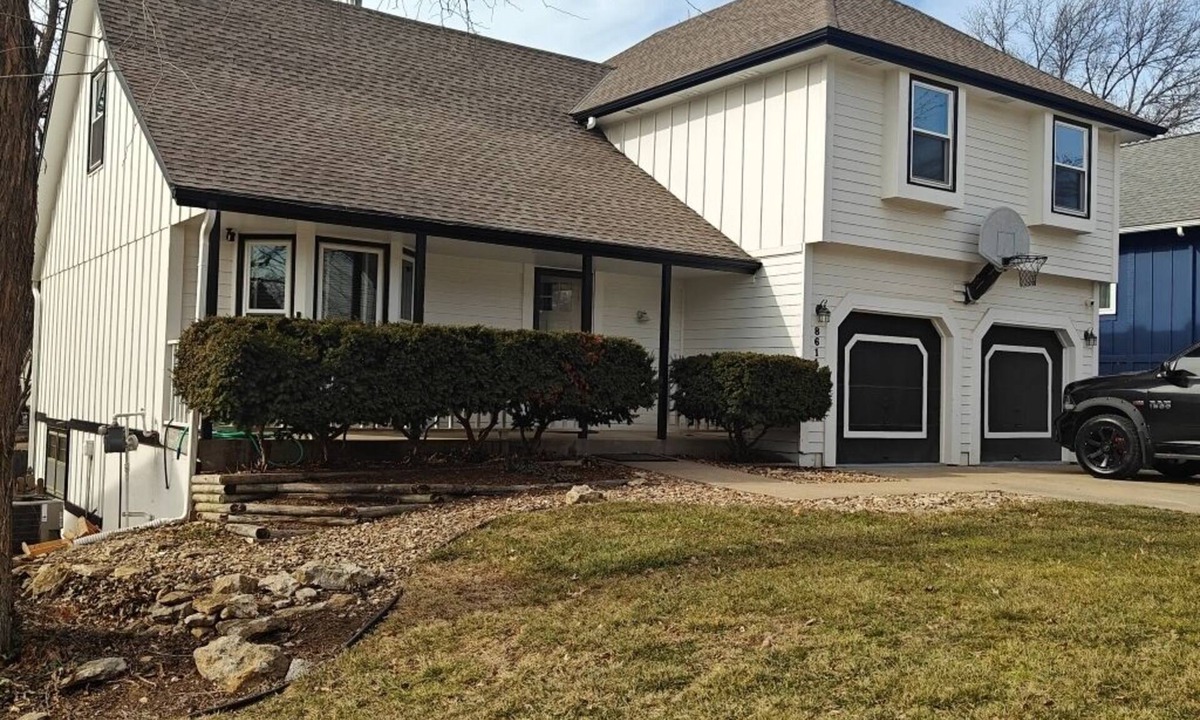 Lenexa House | Comfortable 3-bedroom house. Sleeps 8.