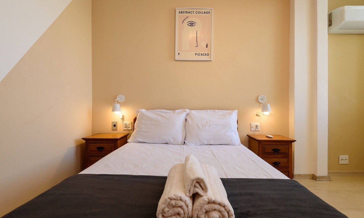 Copacabana House | Comfortable 3 BR | 10 min to the beach