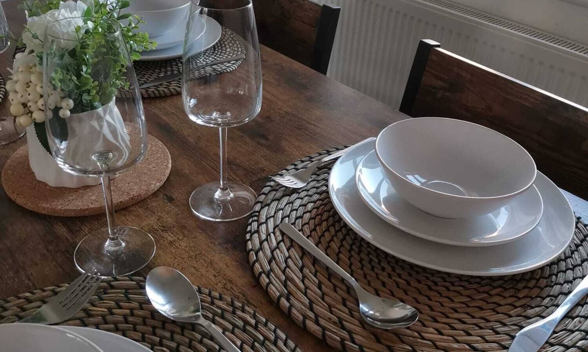 Walsall House | Comfortable 3 BR with parking-WS2 for contractors, professionals and families