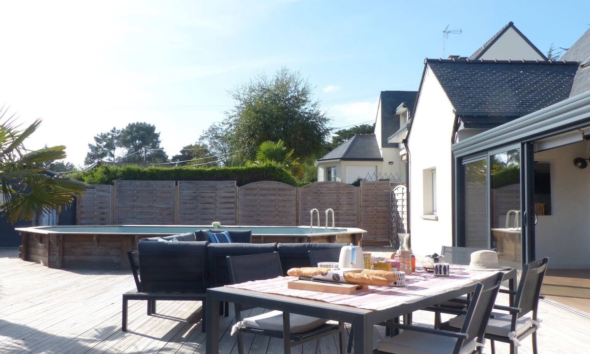 Larmor-Baden Ski Chalet | Comfortable 3* house with swimming pool