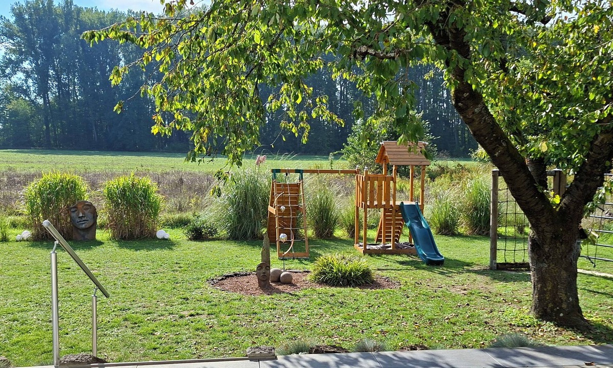 Himmelstadt Apartment | Comfortable 3-room vacation apartment with a view of nature near Würzburg