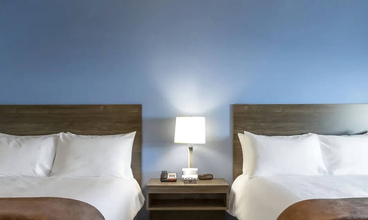 Redding Hotel | Comfortable 3-Room Retreat by Turtle Bay, Shops & Scenic River