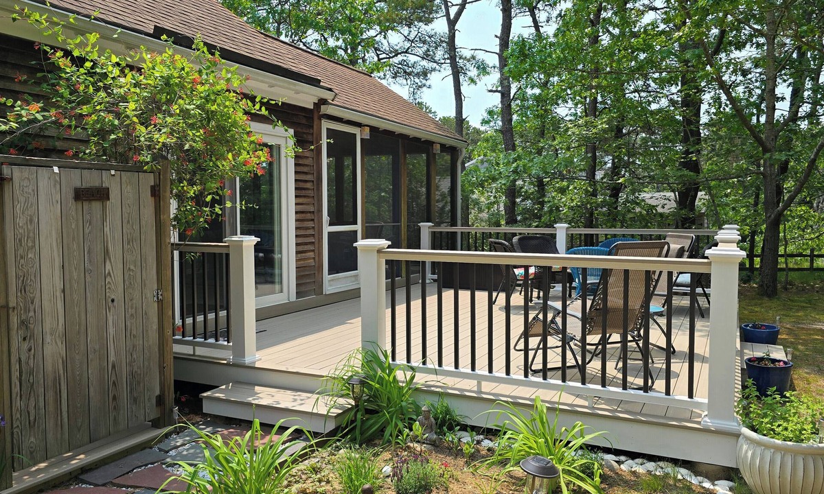 Wellfleet House | Comfortable 3BD-A/C, Screen Porch & Enclosed Outdoor Shower