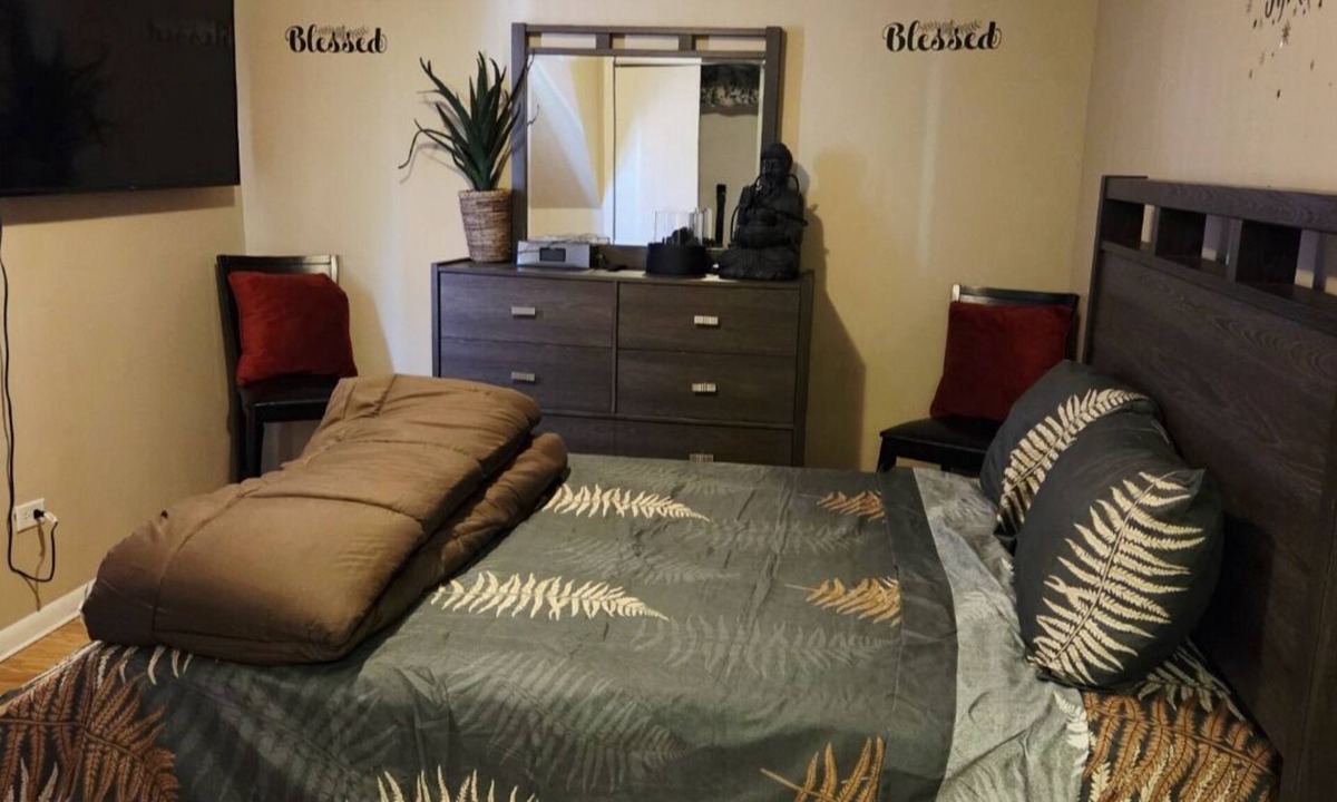 Calumet Park Apartment | Comfortable 3BR Getaway w/Bonus Attic Lounge to Relax