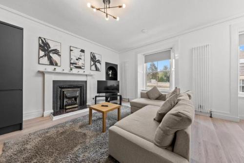 Hawick House | Comfortable 4-Bed Apartment in Hawick with Fast WiFi