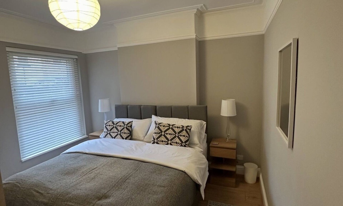 Birkenhead House | Comfortable 4 Bedroom Townhouse