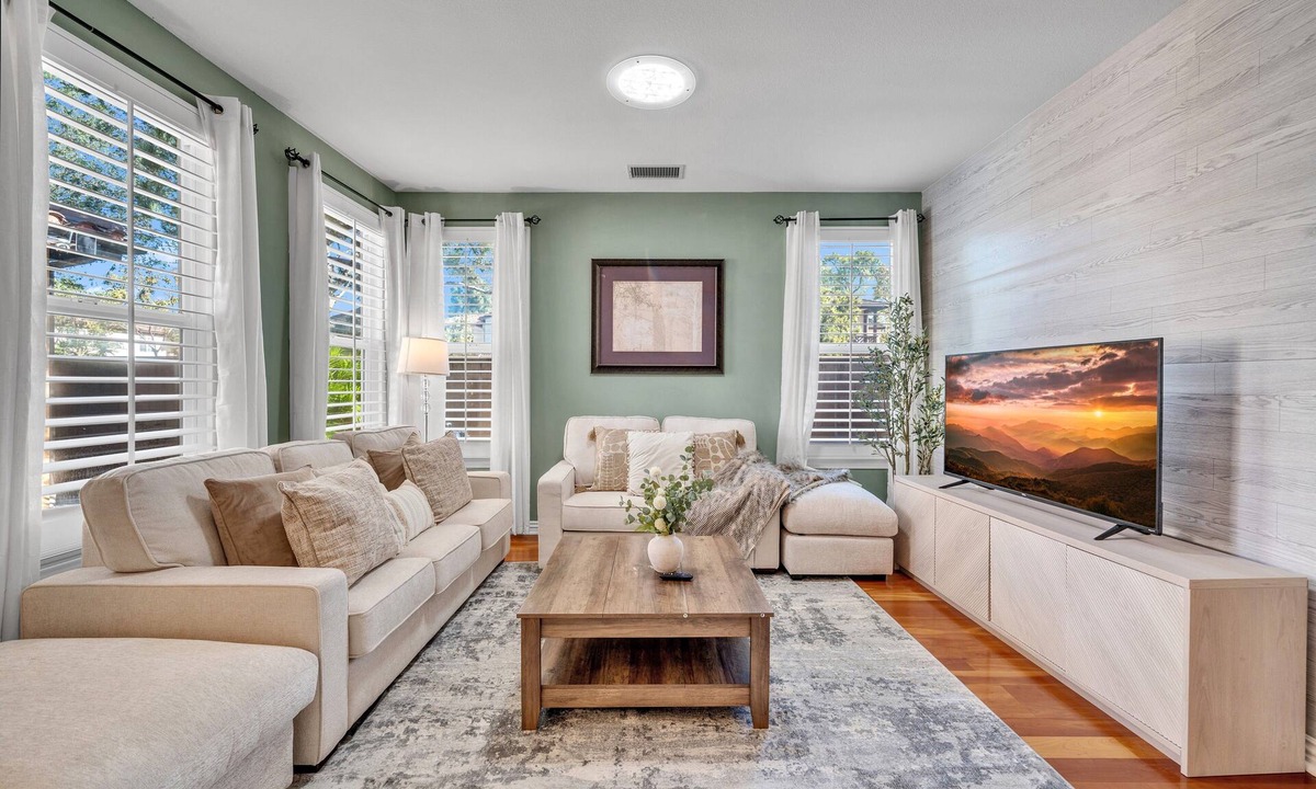 Northpark Square House | Comfortable 4BR Living｜Serene Patio｜Home Office｜Community Pool Access #41333