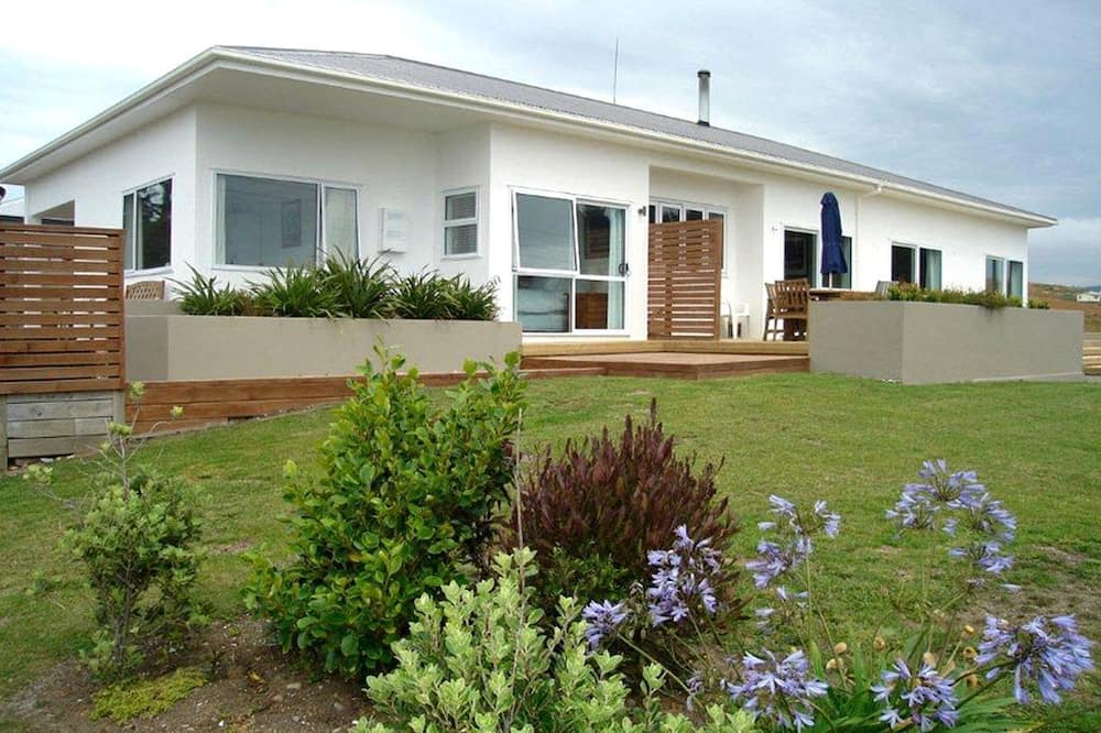 Moeraki Cabin | Comfortable Accommodation for a Beach Getaway in Moeraki, South Island
