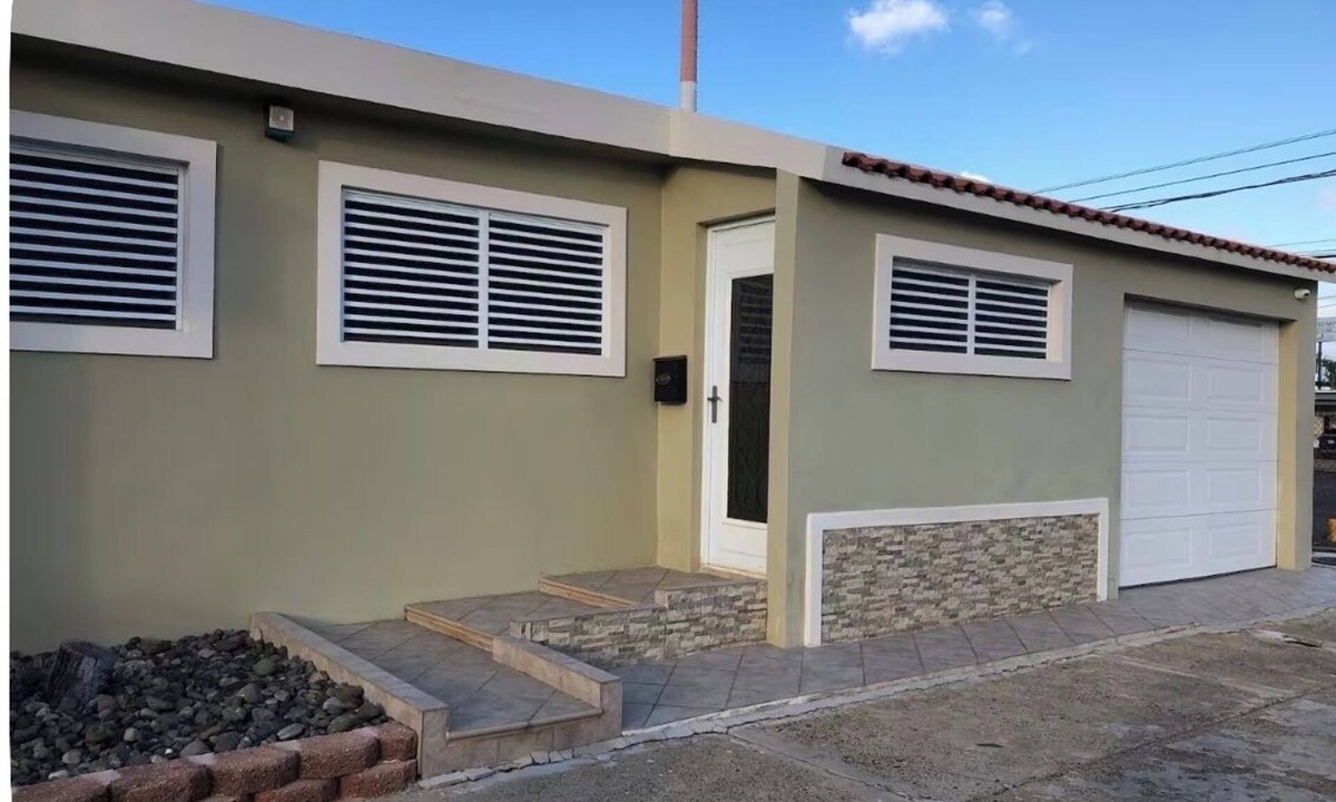 Isla Verde House | Comfortable accommodation for 8 people, minutes from the airport.