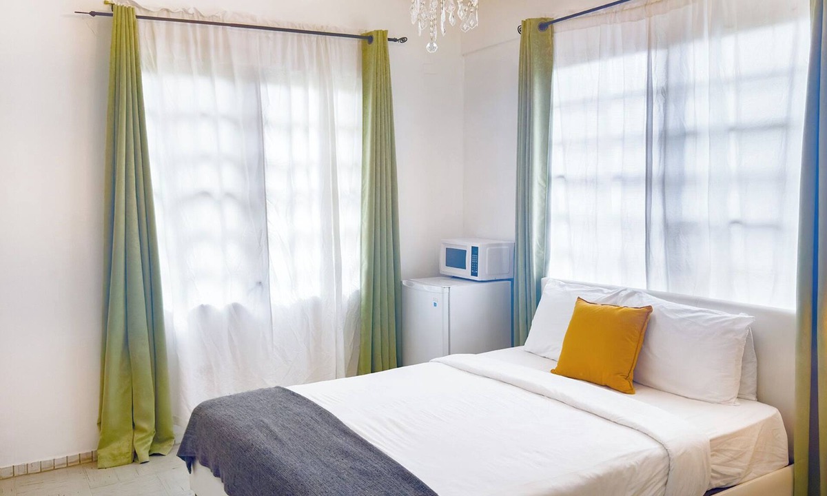 Llanos Hostel | Comfortable and Elegant Aibonito Hotel/FREE PARKING & WIFI/GOOD AREA - 210