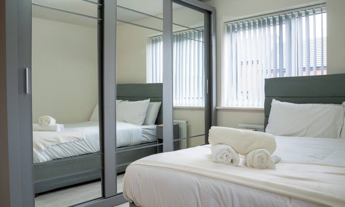 Sheffield House | Comfortable and Fully-furnished 2-bedroom House around City Center, Universities