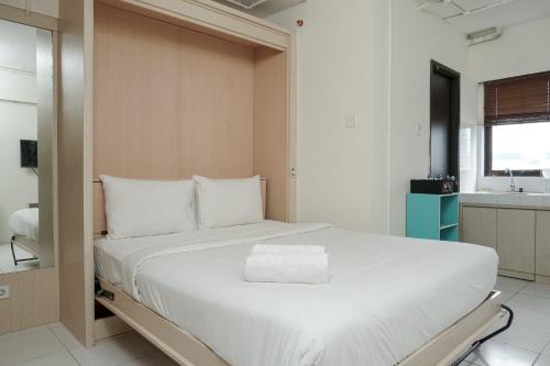 Kebagusan Apartment | Comfortable and Homey Studio Apartment at Kebagusan City By Travelio