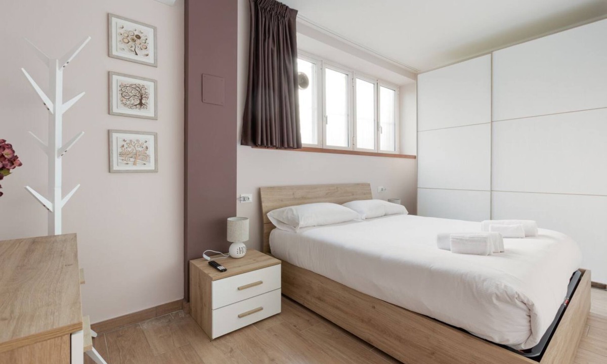 Affori Apartment | Comfortable and modern 45sqm apartment, able to comfortably accommodate up to 4 people, located in the basement of a building WITHOUT a lift (steps to access it). The apartment is located in a strategic position, just a 5-minute walk from the Affori st