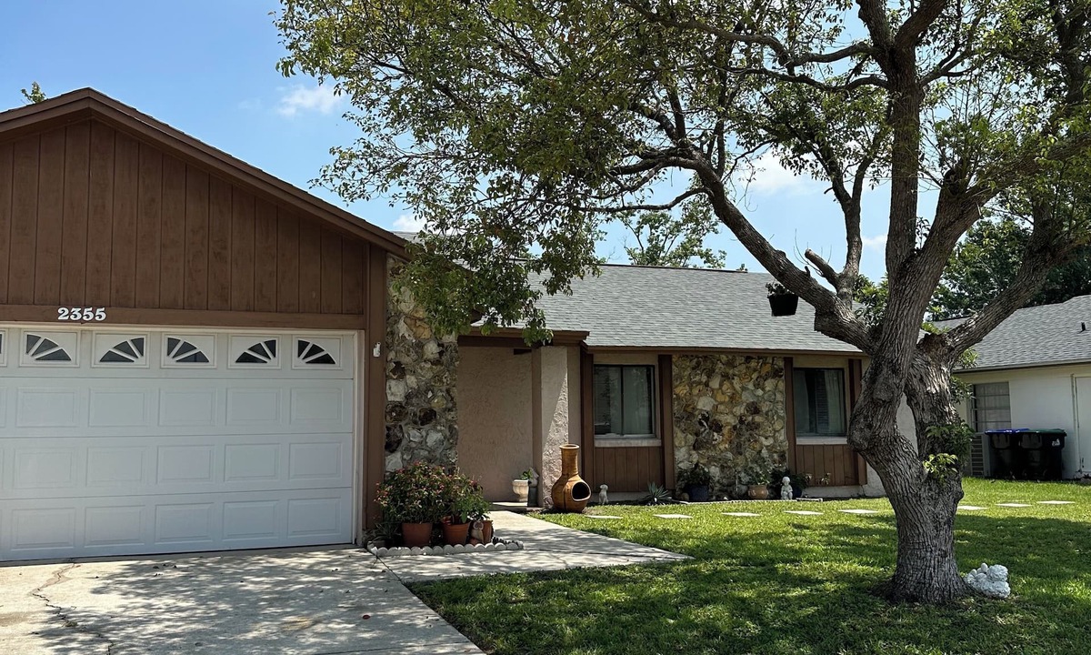 Orlando Condo | Comfortable and spacious room, with beautiful lake view and private entrance.