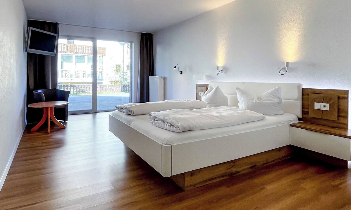 Zueschen Apartment | Comfortable and versatile room -perfect for relaxation, work and exchange