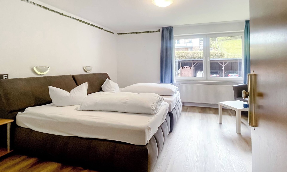 Zueschen Apartment | Comfortable and versatile room -perfect for relaxation, work and exchange