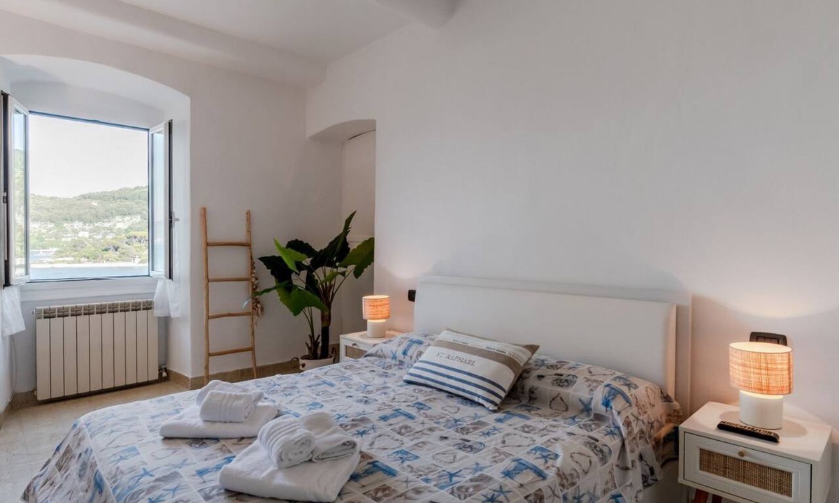 Portovenere Apartment | Comfortable apartment of about 50 sqm, able to accommodate up to 4 people, located on the first floor of a period building without a lift.The property is located in Portovenere, an enchanting seaside town in Liguria in the province of La Spezia. The area
