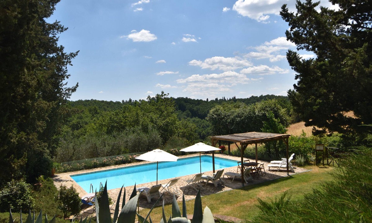 Monteriggioni Apartment | Comfortable apartment in Villa, with courtyard, swimming pool and garden