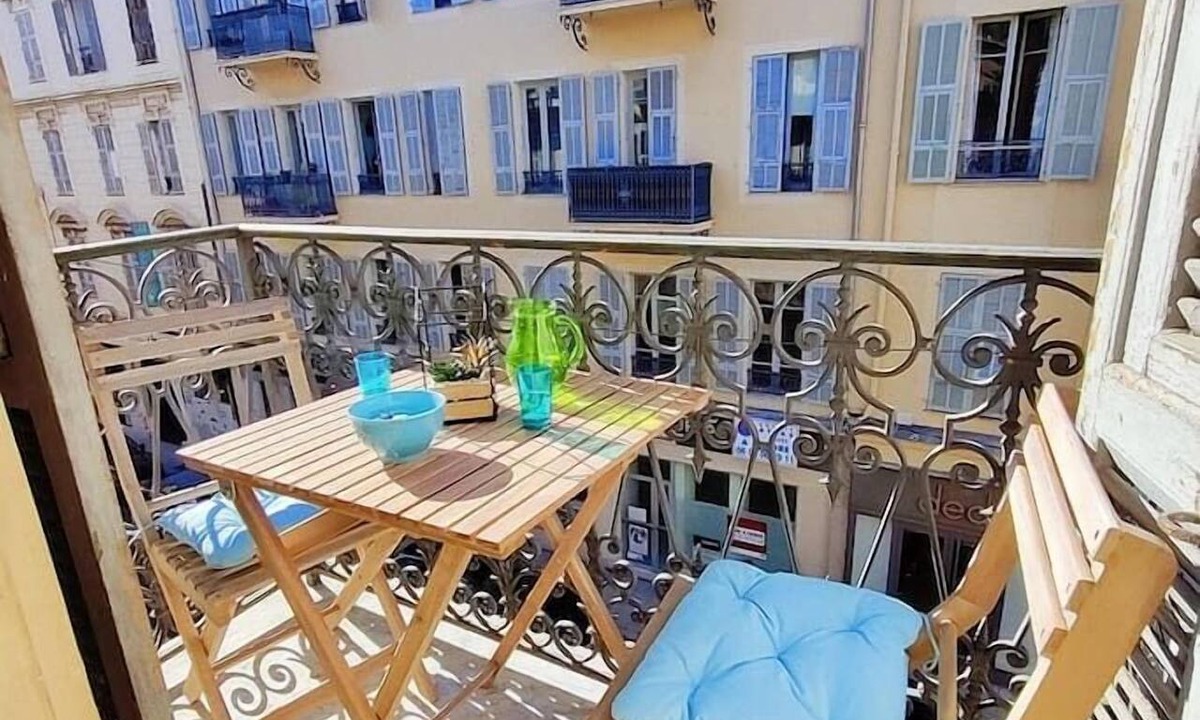 Nice City Centre Apartment | Comfortable apartment for 4 to 6 people, 2 minutes' walk from the beach - air conditioning