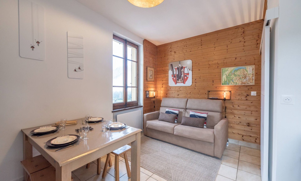 Morillon Apartment | Comfortable Apartment for 4, Wifi & Parking in Central Morillon