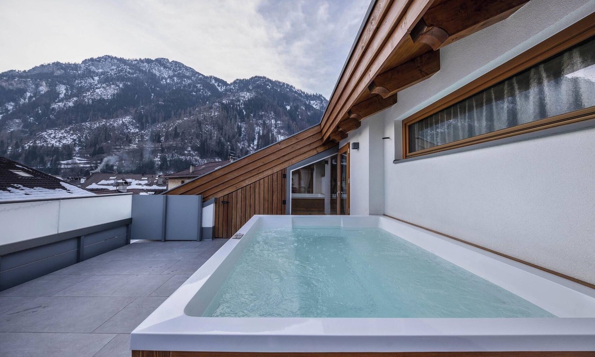 Predazzo Apartment | Comfortable Apartment “Vacanze Arcobaleno - Azzurro” with Mountain View