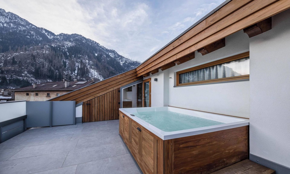 Predazzo Apartment | Comfortable Apartment “Vacanze Arcobaleno - Blu” with Mountain View