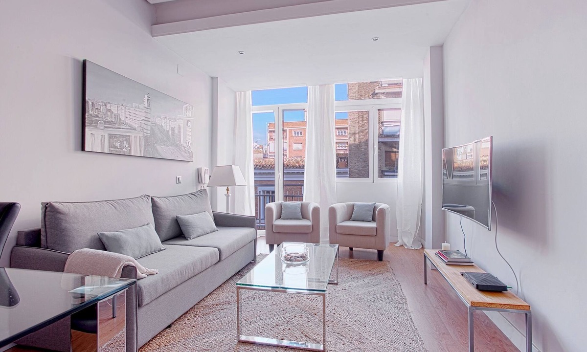 Jeronimos Apartment | Comfortable Apartment near Retiro Park. Retiro III
