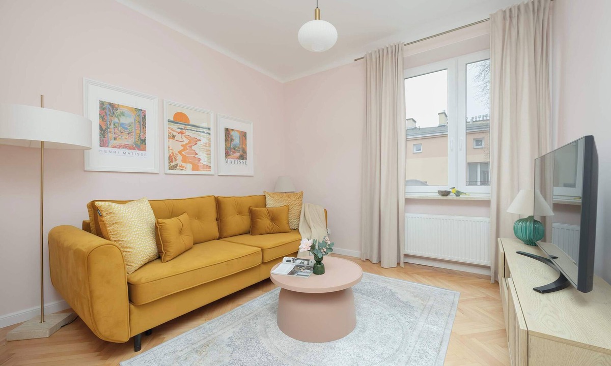Grochow Apartment | Comfortable Apartment with Bedroom | Close to Public Transport