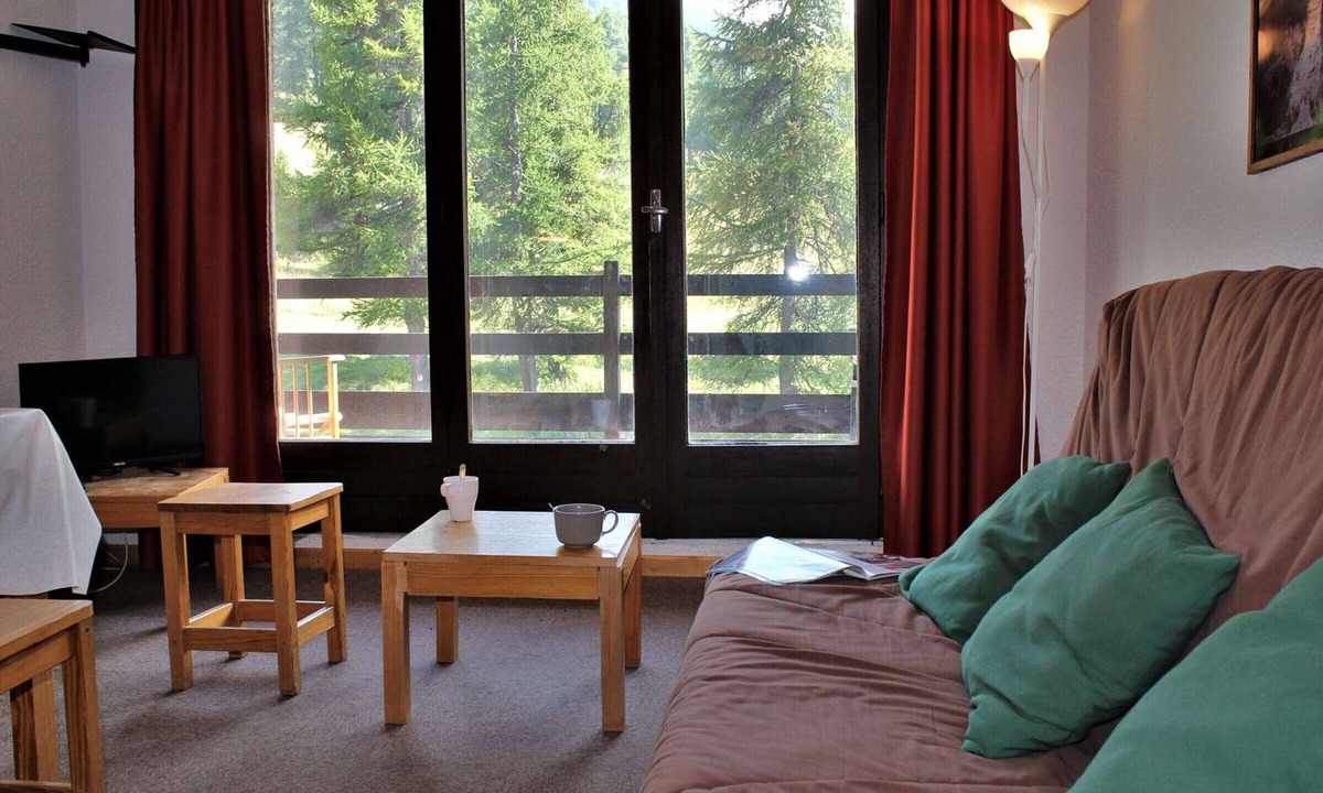 Risoul Apartment | Comfortable Apartment with Pool, Tennis and Pets in Risoul