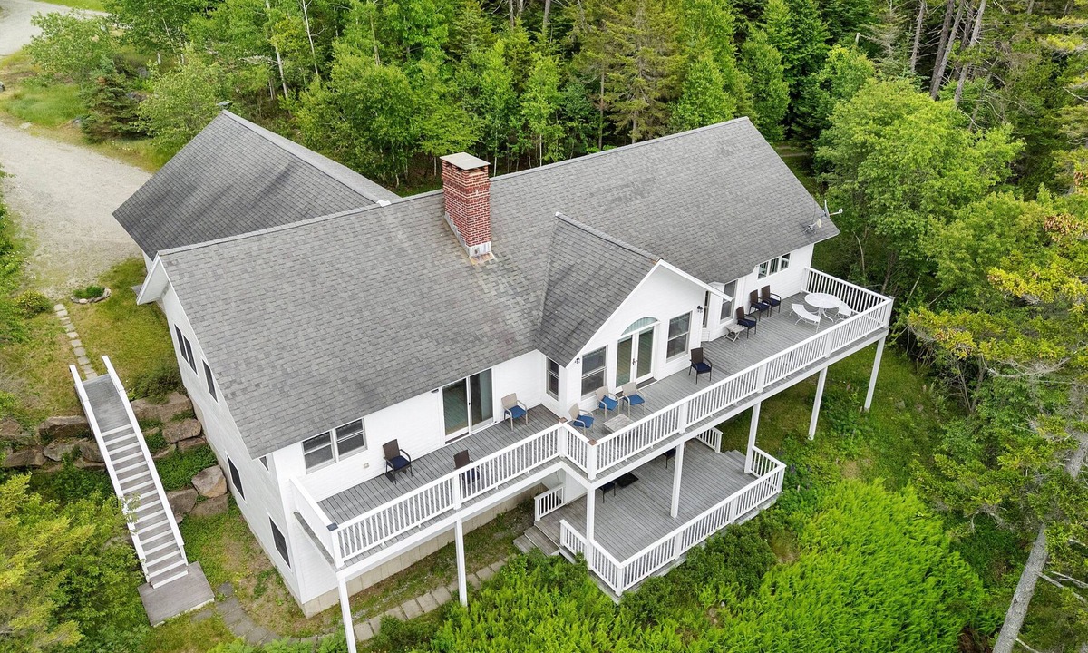Seal Cove House | Comfortable bayfront home with beautiful views, large deck & on-site tennis