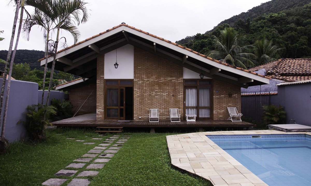 Praia de Barequecaba House | Comfortable beach house with pool, terrace, barbecue, 300 m from the beach.