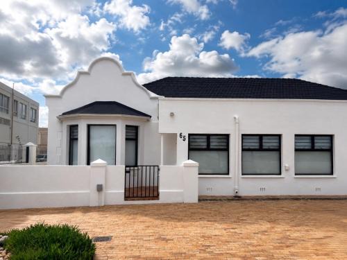 Strand Apartment | Comfortable Beachfront House Western Cape