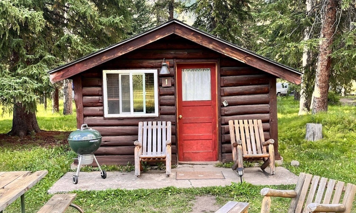 Cooke City-Silver Gate Cabin | Comfortable Cabin next to Yellowstone National Park