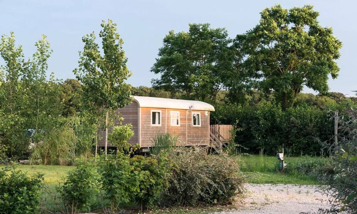 Seillac Cabin | Comfortable caravan - 2 bedrooms - Cosy atmosphere - Kitchenette, bathroom and toilet for 4 people