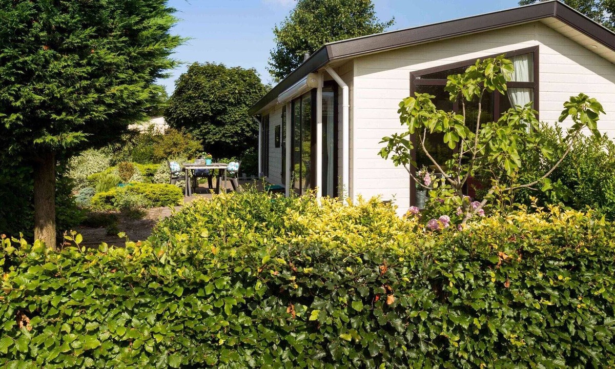 Egmond aan den Hoef Ski Chalet | Comfortable chalet with dishwasher, sea at 3.5 km, in Egmond