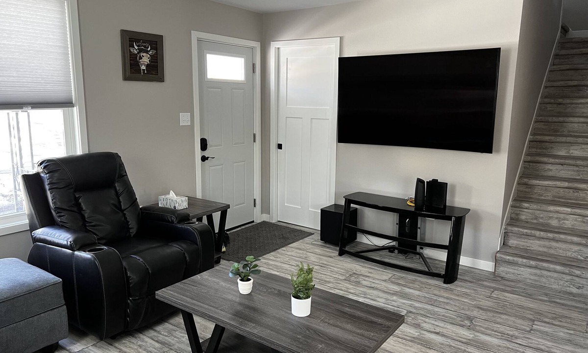 Wausau House | Comfortable! Clean! Centric!