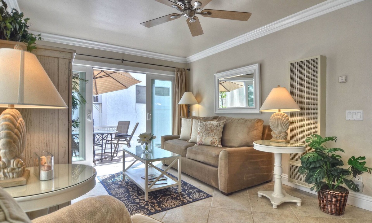 San Clemente Condo | Comfortable coastal condo one block from the beach in Pier Bowl