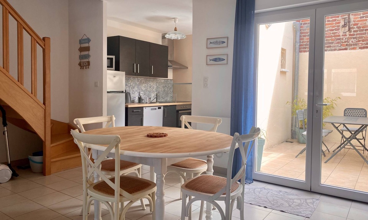 Rang-du-Fliers House | Comfortable cottage with closed parking near Berck