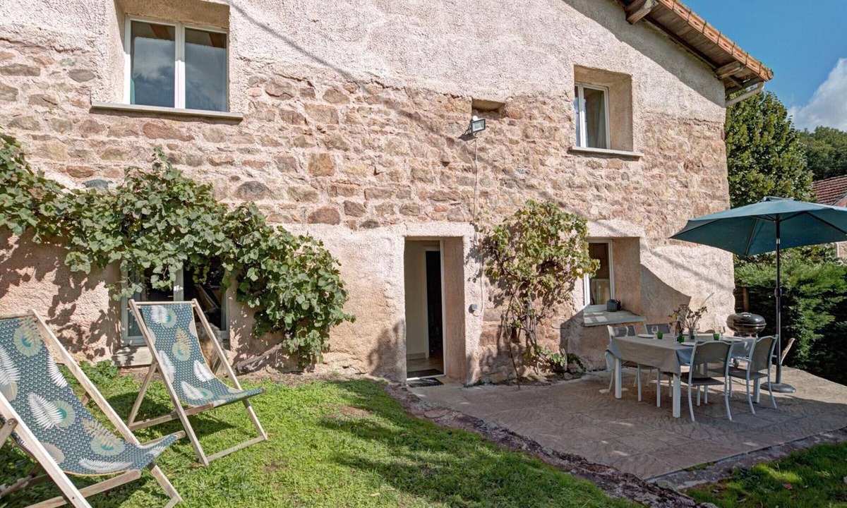 Sevelinges Cottage | Comfortable cottage in the heart of the Loire with enclosed garden